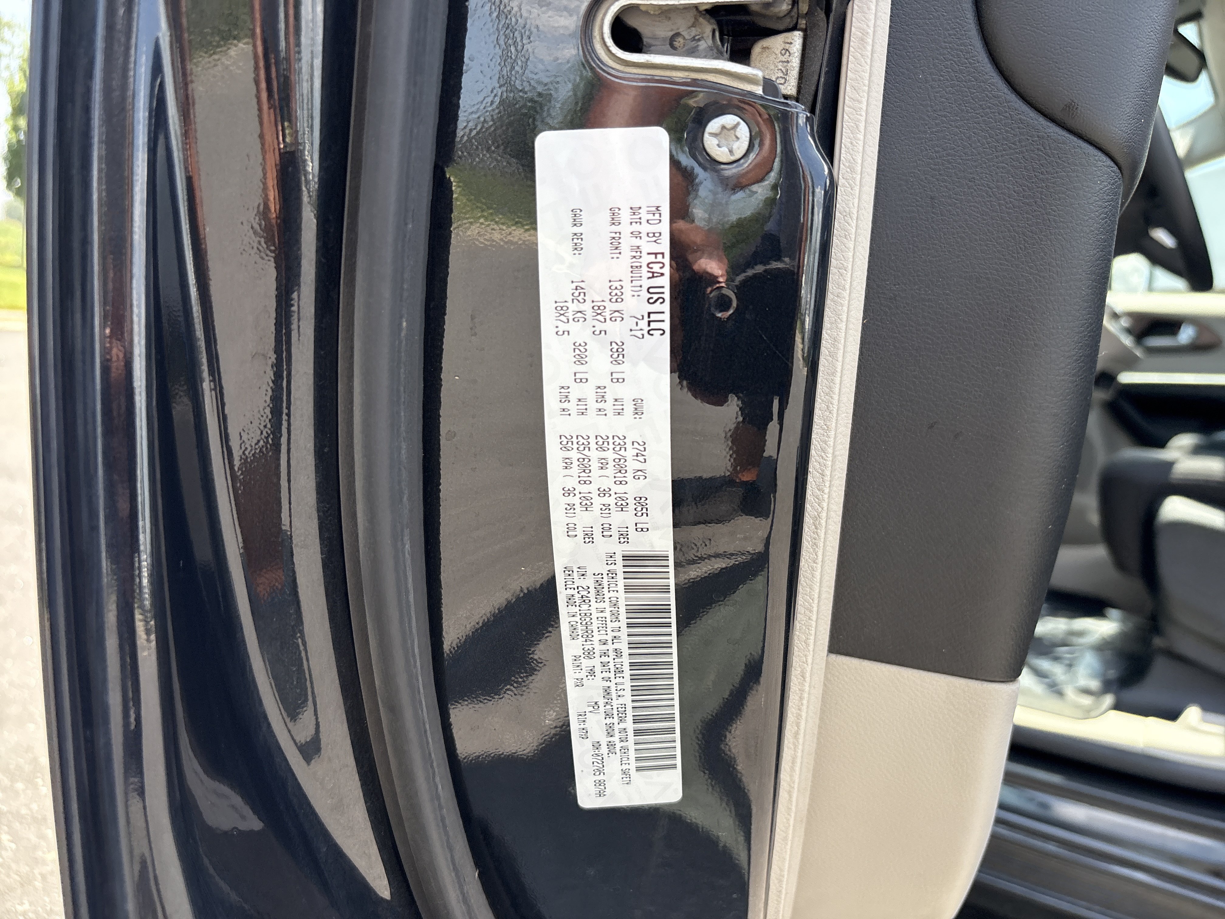 Used 2017 Chrysler Pacifica Touring Plus w/ Tire & Wheel Group FWD image 36