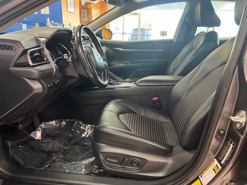 Used 2020 Toyota Camry SE FWD image 16