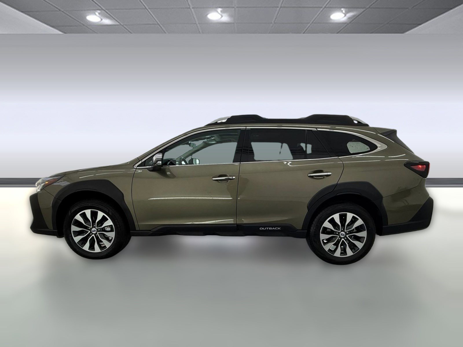 Used 2023 Subaru Outback Touring XT image 2