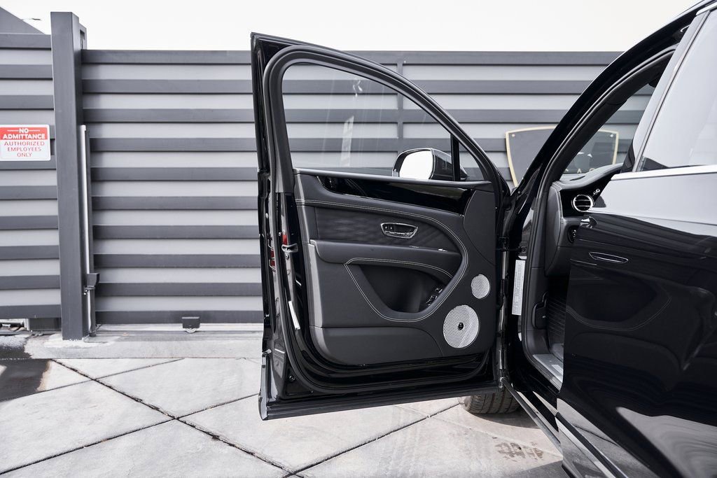 Used 2023 Bentley Bentayga Extended Wheelbase image 29