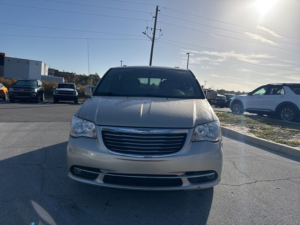 Used 2015 Chrysler Town & Country Touring image 6