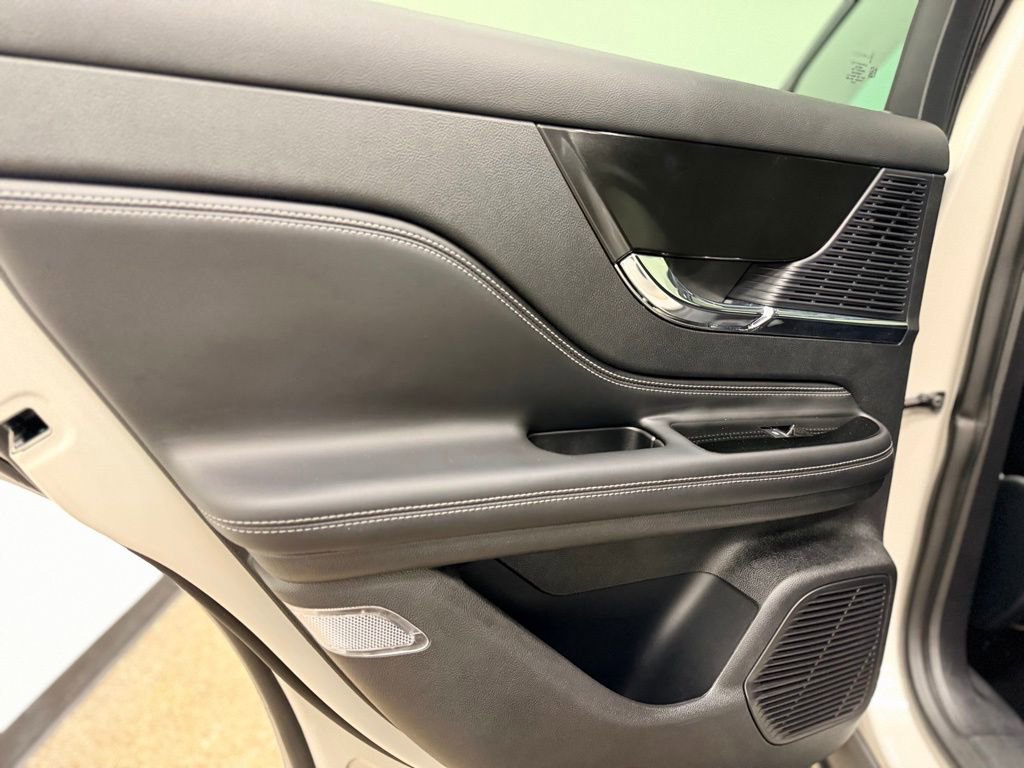 Used 2021 Lincoln Corsair AWD w/ Premium Package image 21
