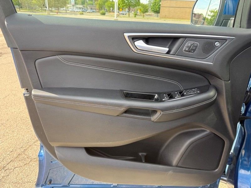 Used 2020 Ford Edge Titanium AWD/4WD image 19