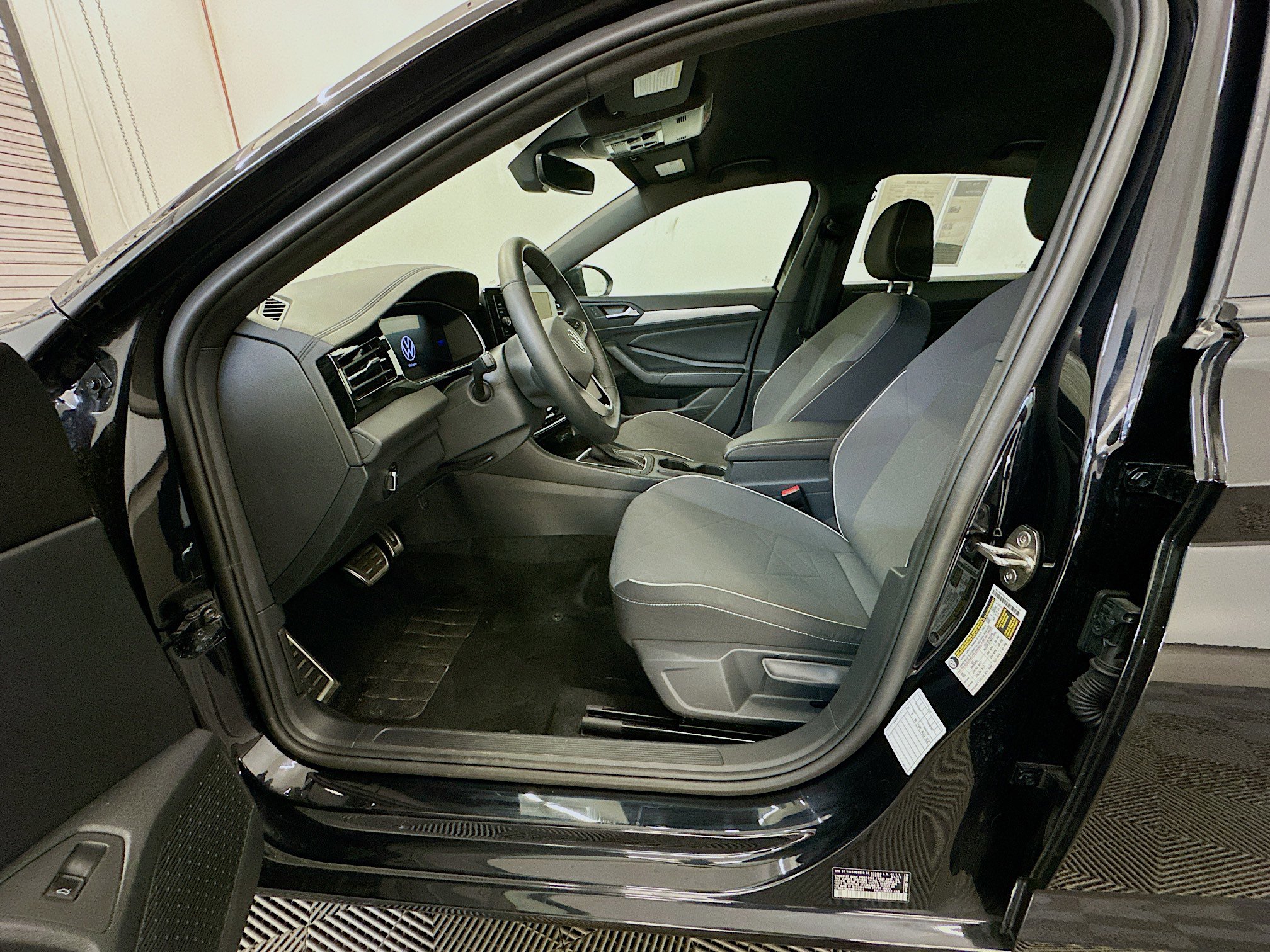 Used 2025 Volkswagen Jetta Sport image 13