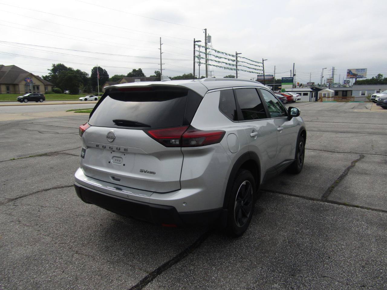 Used 2024 Nissan Rogue SV w/ SV Premium Package AWD/4WD image 9