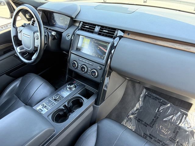 Used 2018 Land Rover Discovery SE image 21