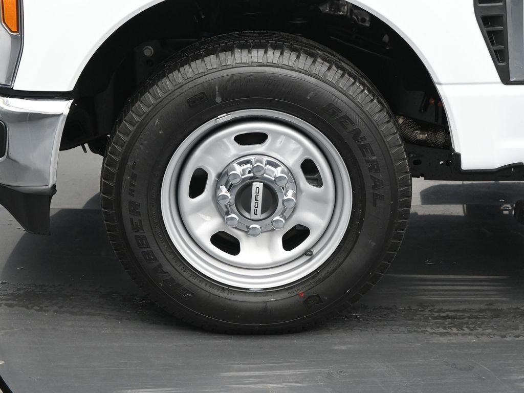 New 2026 Ford F350 XL w/ XL Chrome Package image 32