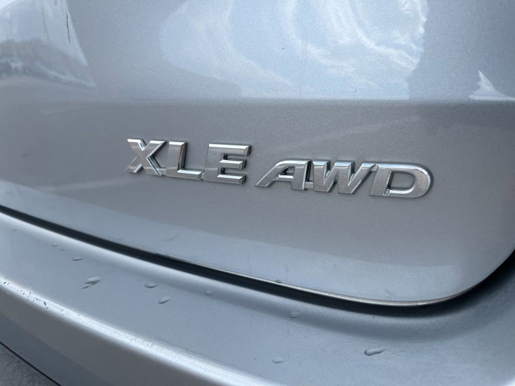 Used 2016 Toyota Highlander XLE image 9