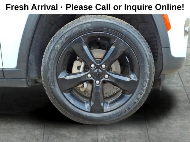Used 2023 Jeep Grand Cherokee Altitude AWD/4WD image 9