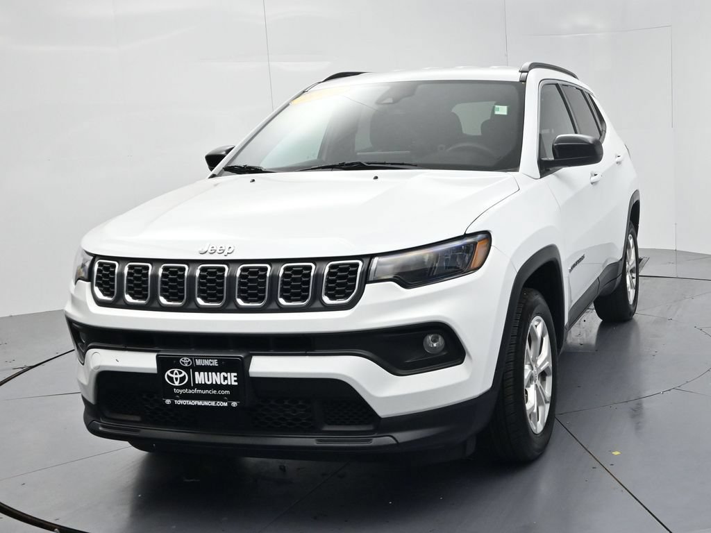 Used 2024 Jeep Compass Latitude AWD/4WD image 3