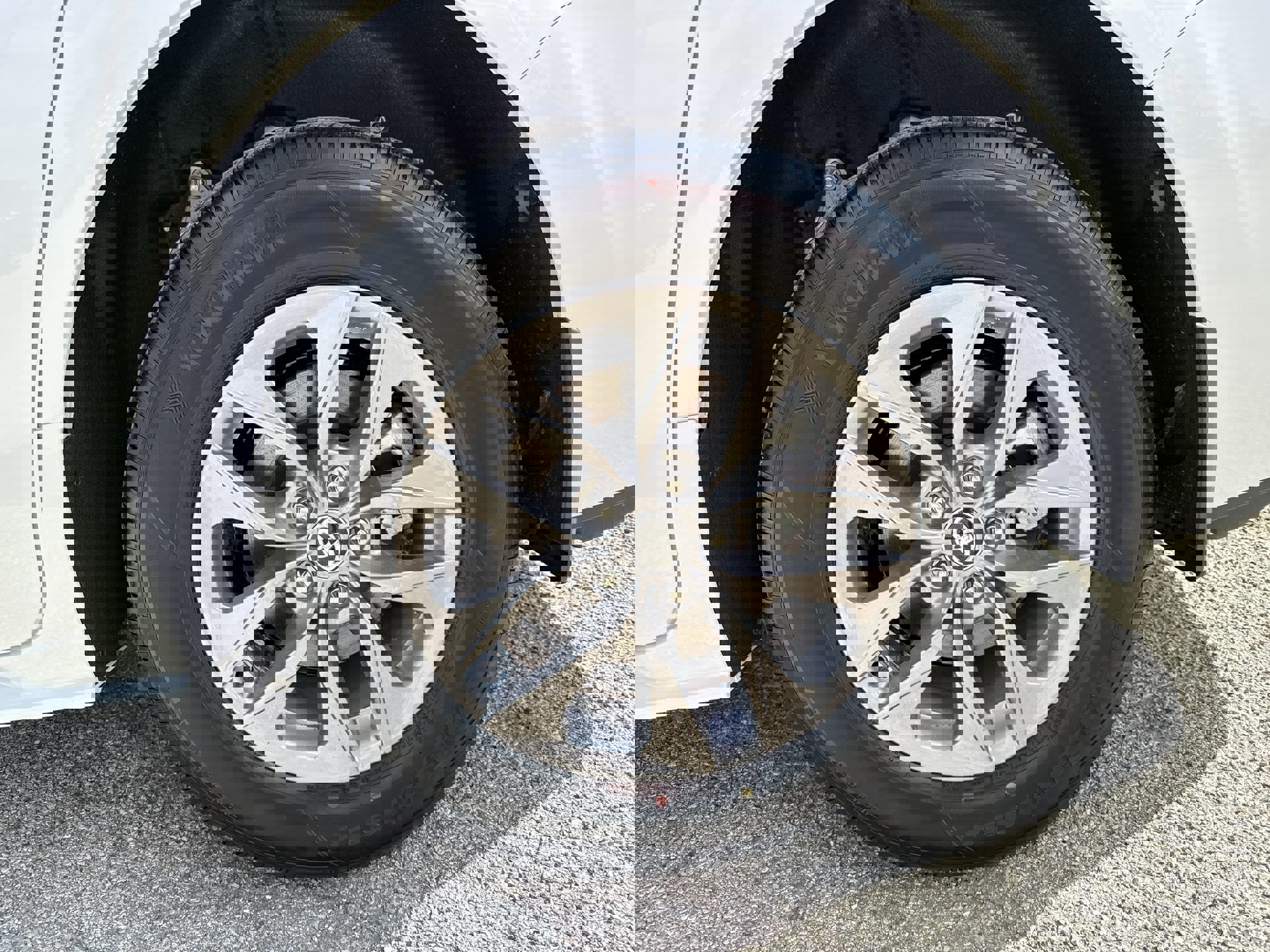 Used 2026 Toyota Sienna XLE image 19