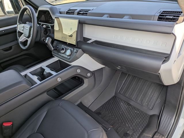 New 2026 Land Rover Defender 110 X-Dynamic SE image 19