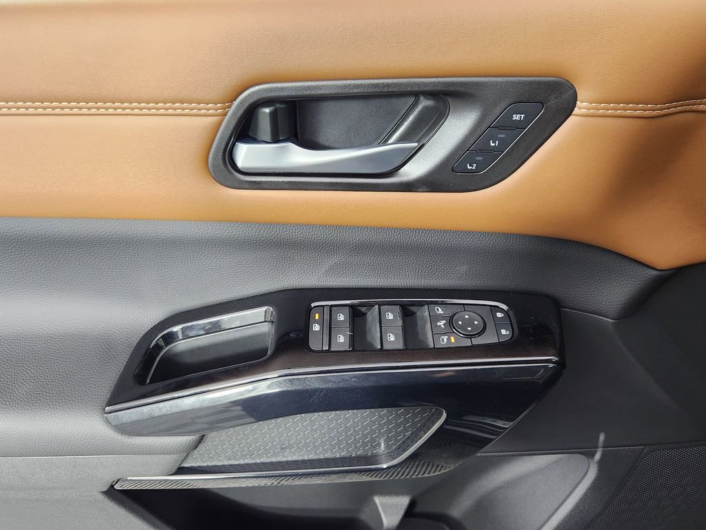 New 2026 Nissan Pathfinder Platinum image 9