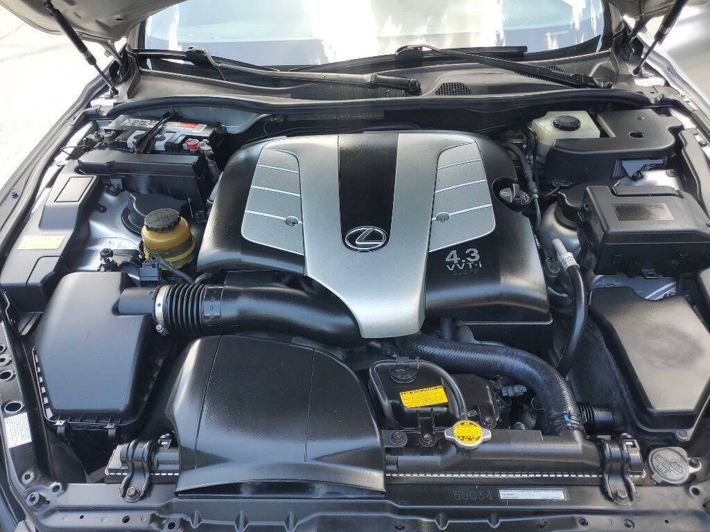 Used 2006 Lexus SC 430 Convertible RWD image 3