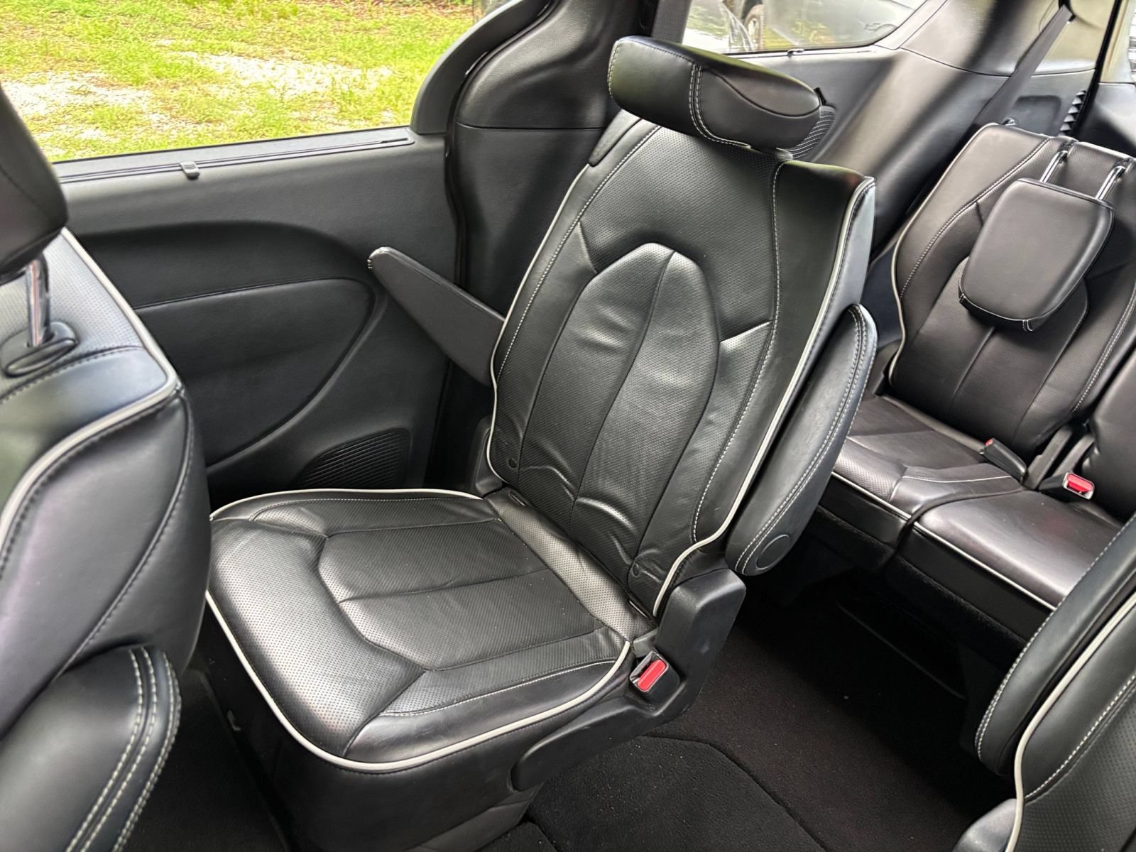 Used 2025 Chrysler Pacifica Limited FWD image 43