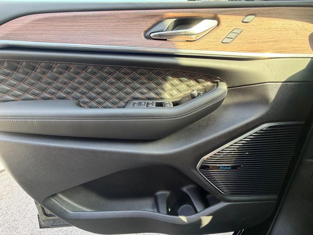 Certified 2025 Jeep Grand Cherokee Summit w/ Adv Protech Group IV image 30