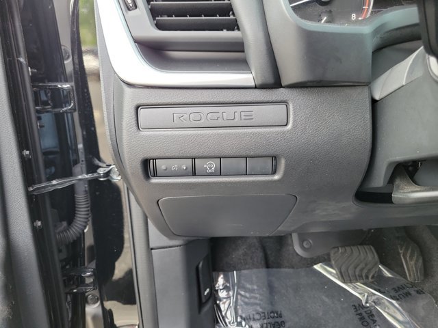 Used 2024 Nissan Rogue S FWD image 19