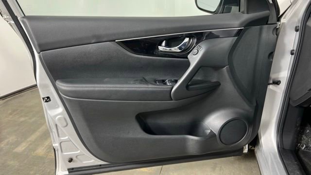 Used 2017 Nissan Rogue Sport SL w/ SL Premium Package image 19