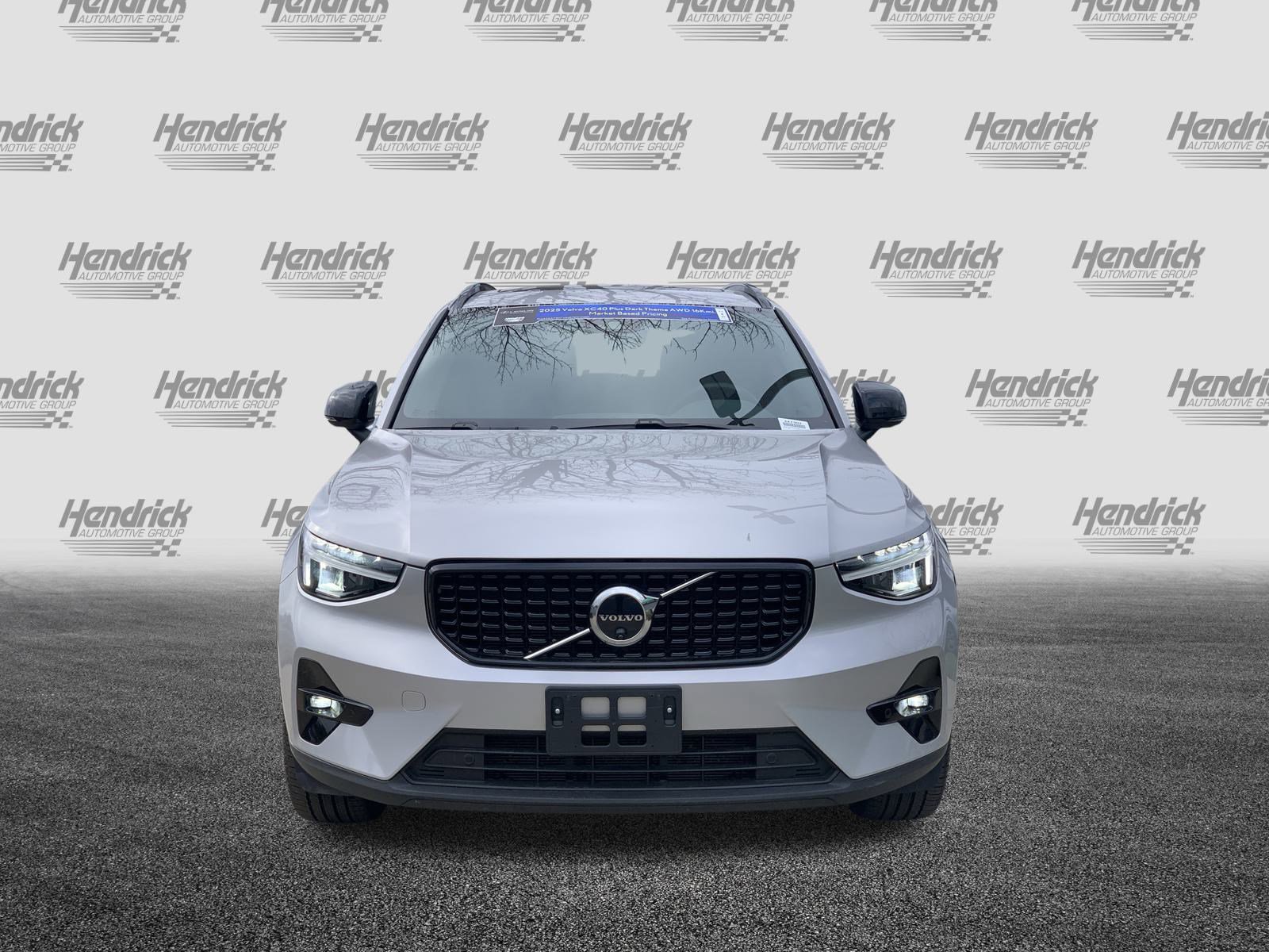 Used 2025 Volvo XC40 B5 Plus image 3