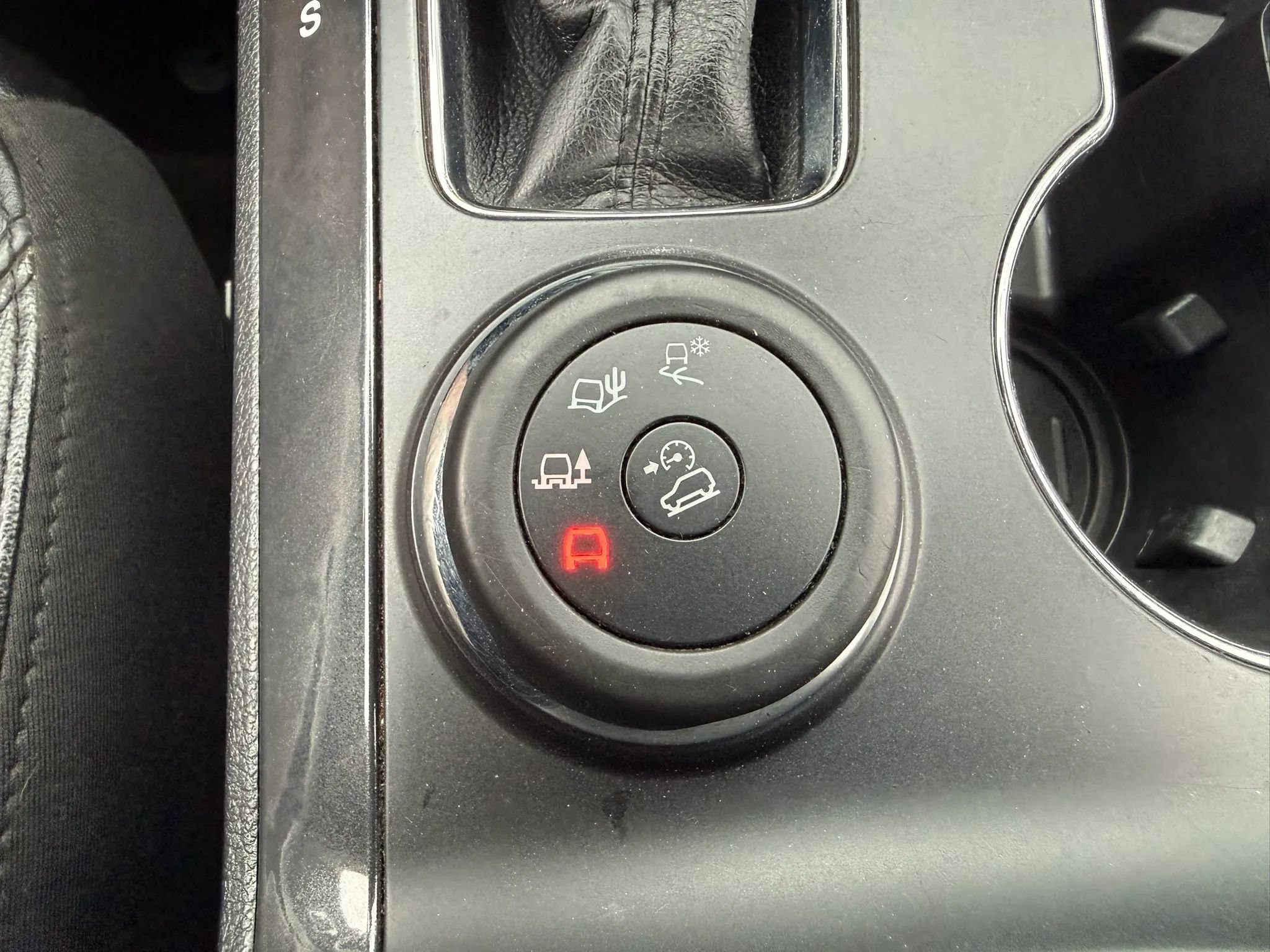 Used 2018 Ford Explorer XLT w/ Equipment Group 202A AWD/4WD image 28