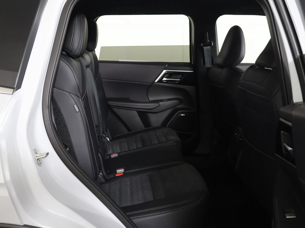 New 2026 Mitsubishi Outlander LE AWD/4WD image 32