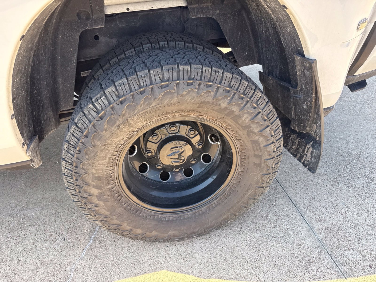 Used 2025 RAM 3500 Laramie AWD/4WD image 12