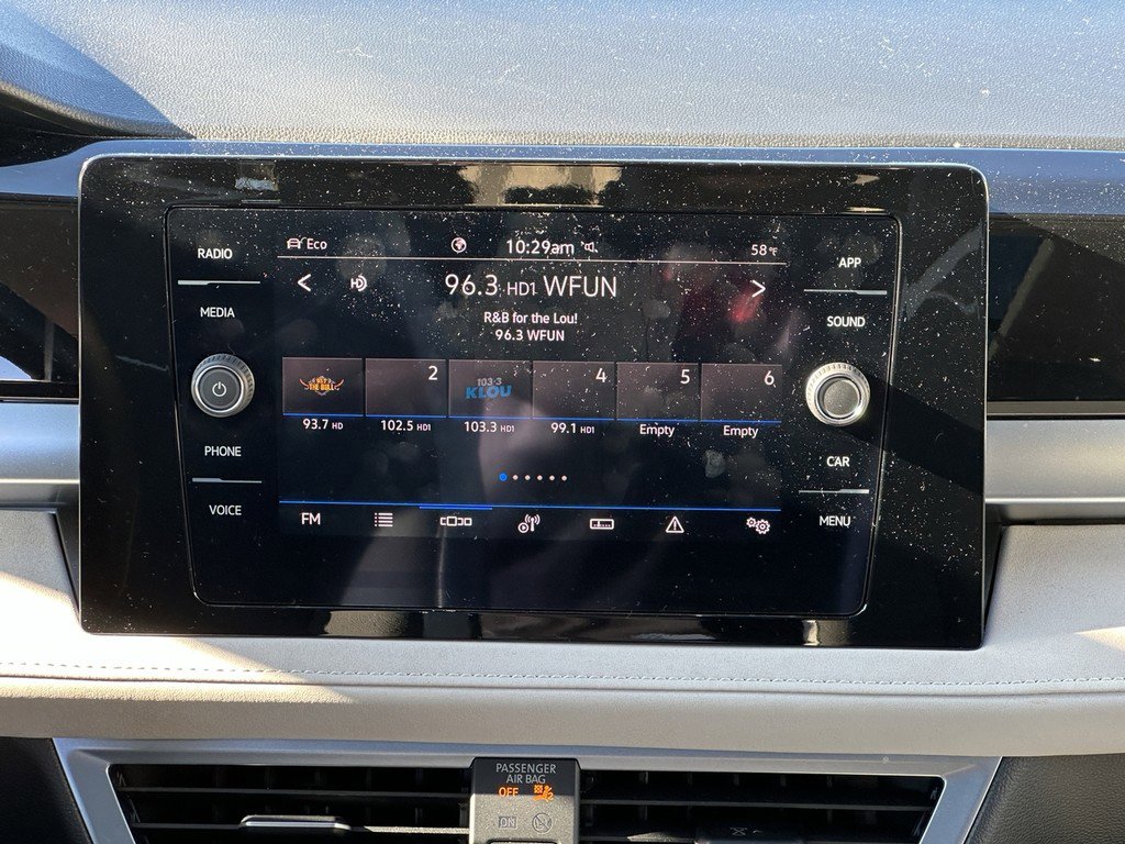 Used 2025 Volkswagen Taos SE w/ Panoramic Sunroof Package image 15