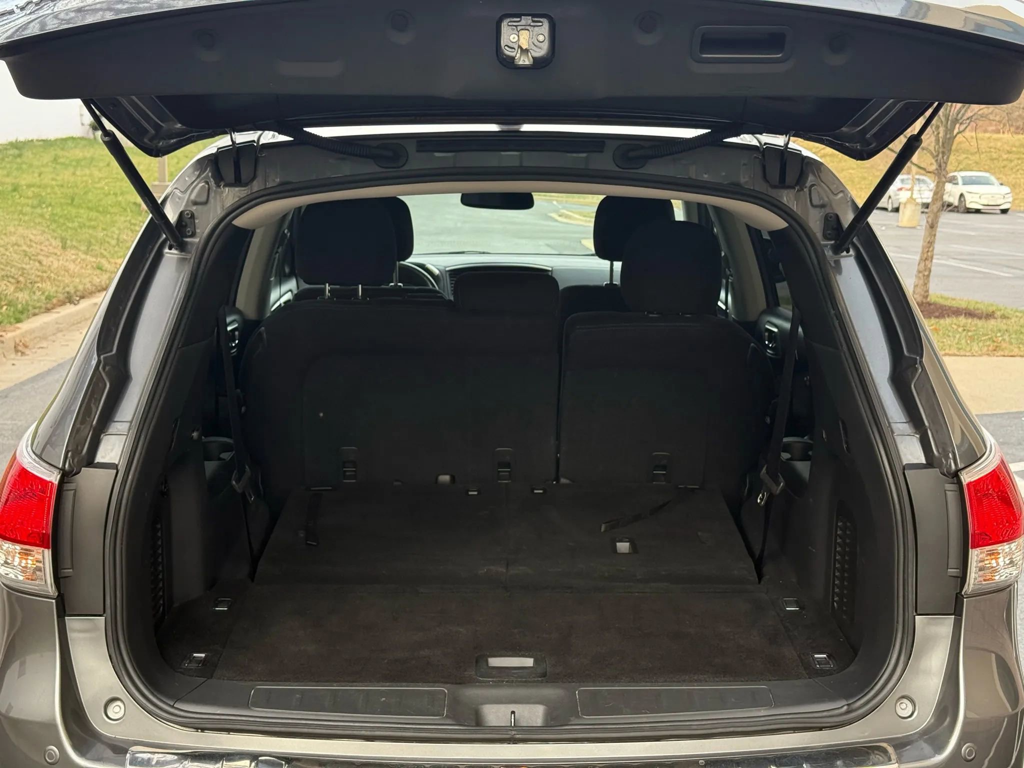 Used 2016 Nissan Pathfinder SV image 23