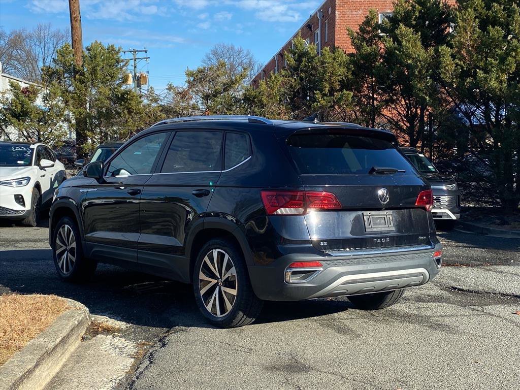 Used 2022 Volkswagen Taos SE w/ Panoramic Sunroof Package image 3
