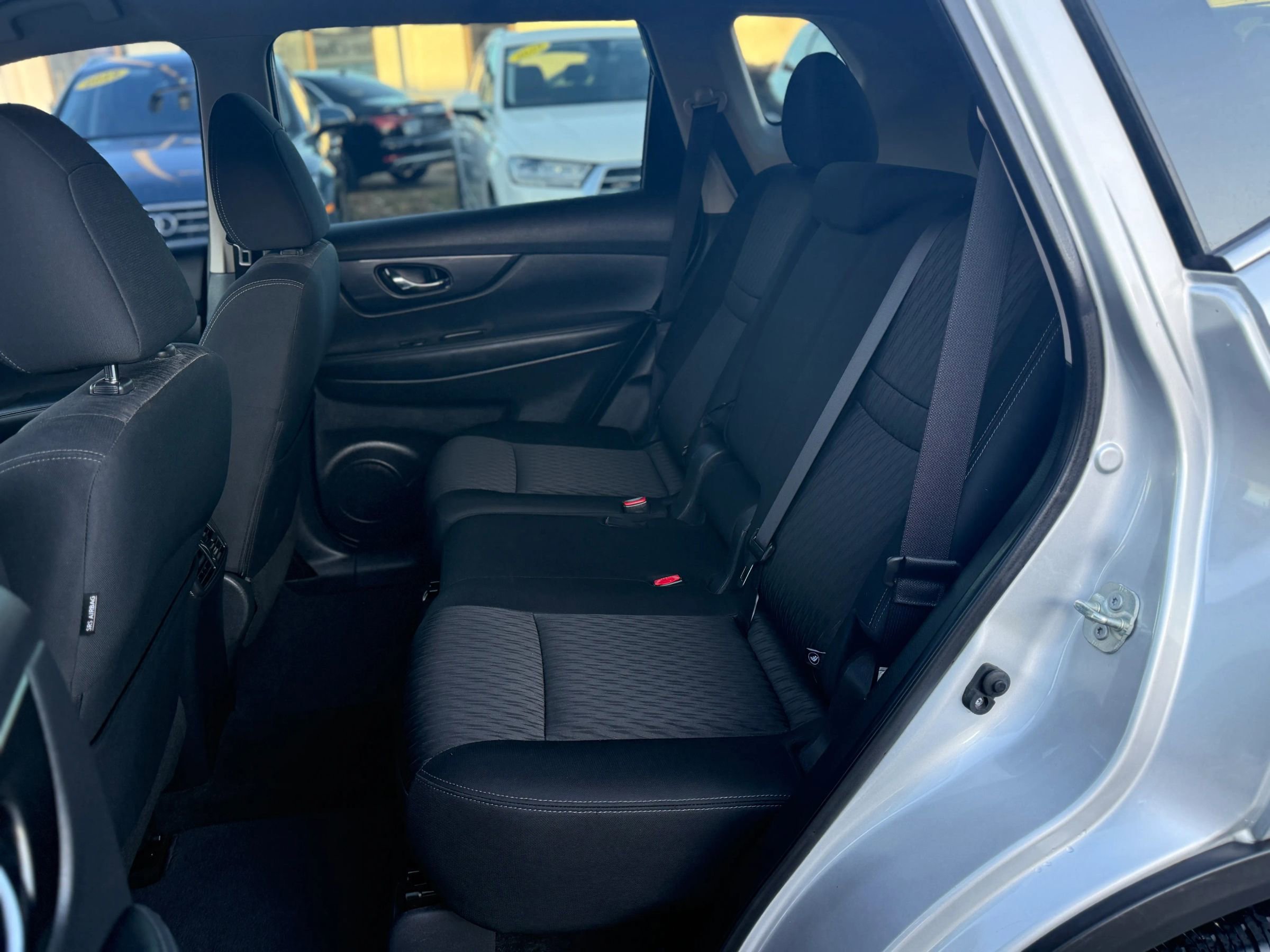 Used 2018 Nissan Rogue SV FWD image 17