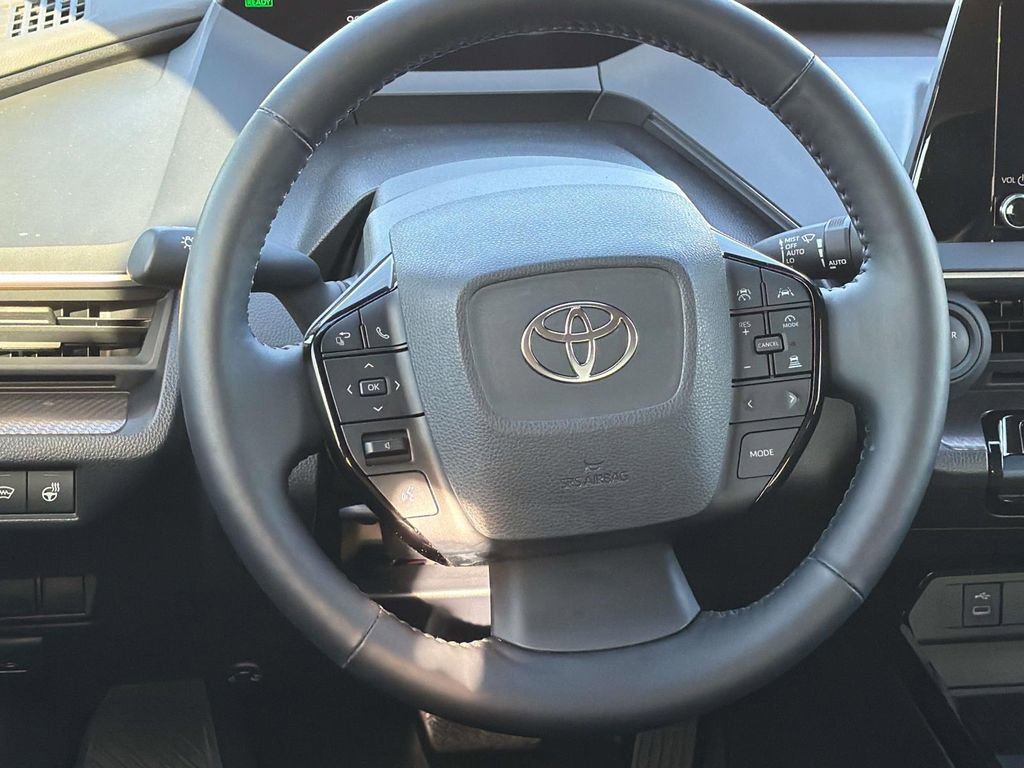 Used 2025 Toyota Prius XLE image 11