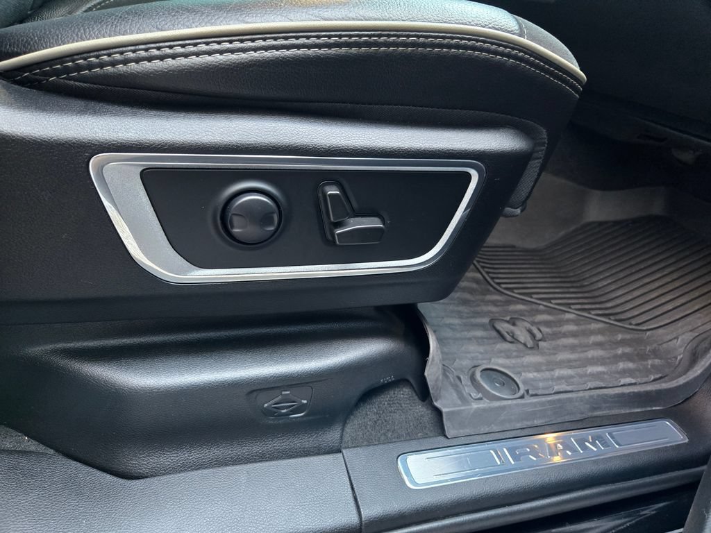 Used 2022 RAM 1500 Laramie AWD/4WD image 37