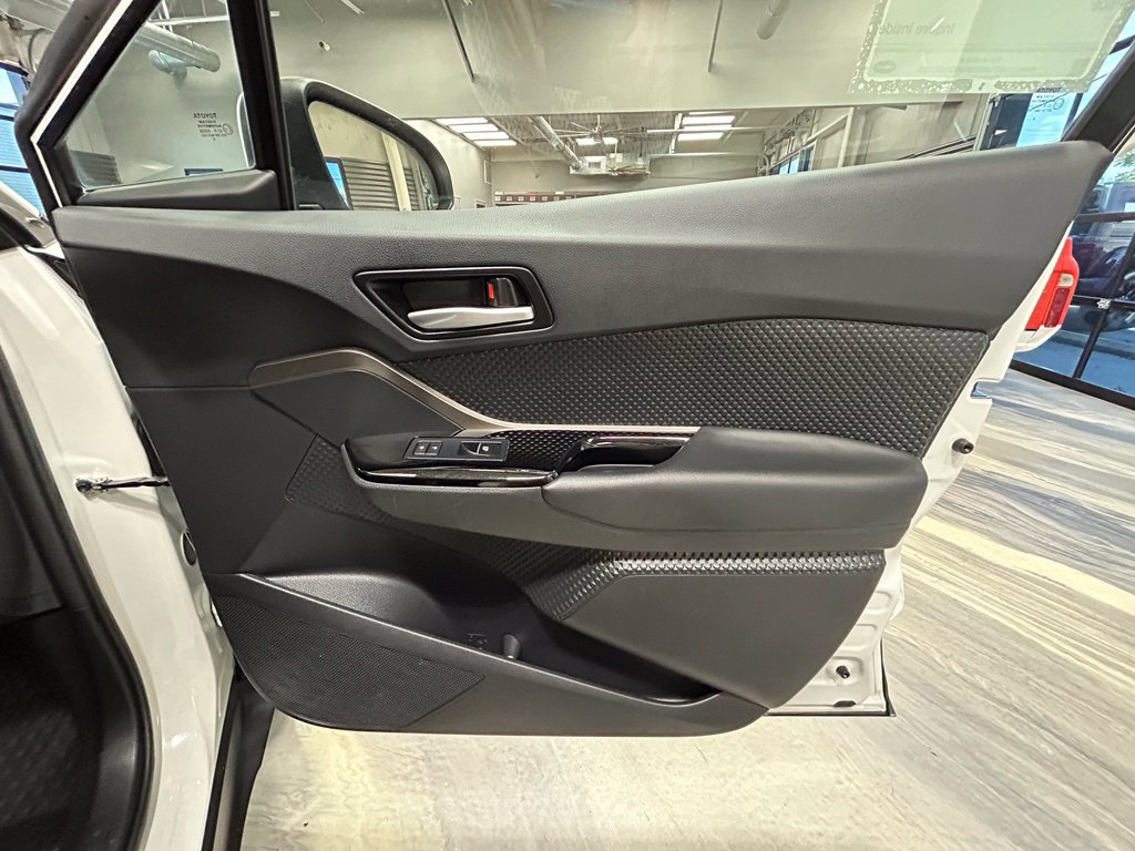 Used 2019 Toyota C-HR XLE FWD image 37