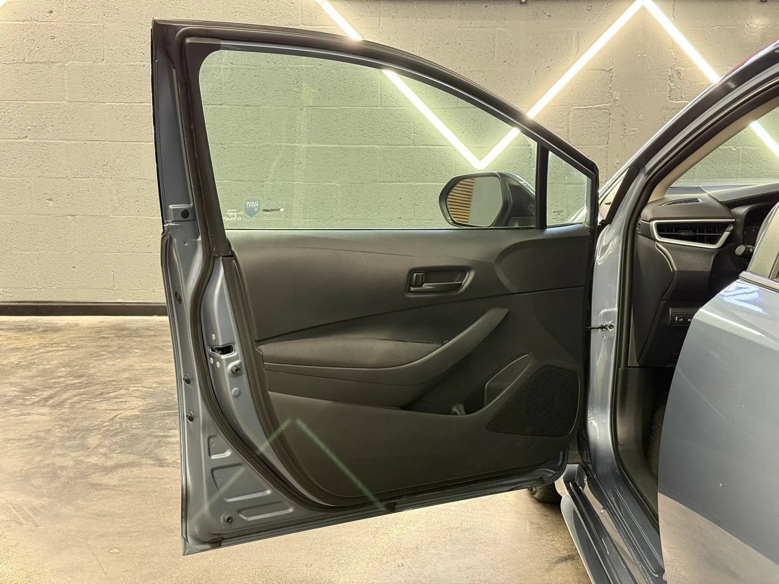 Used 2023 Toyota Corolla LE FWD image 19