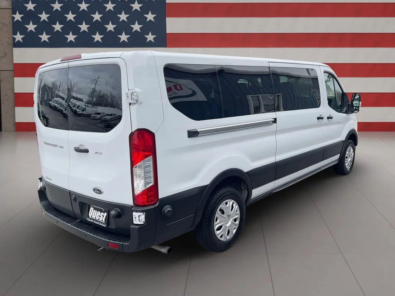 Used 2024 Ford Transit 350 XLT image 3
