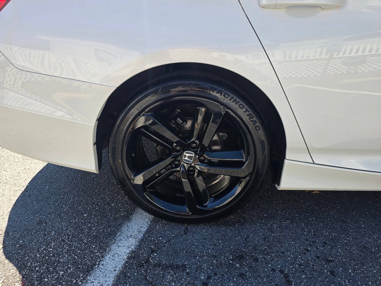 Used 2018 Honda Accord Sport image 12