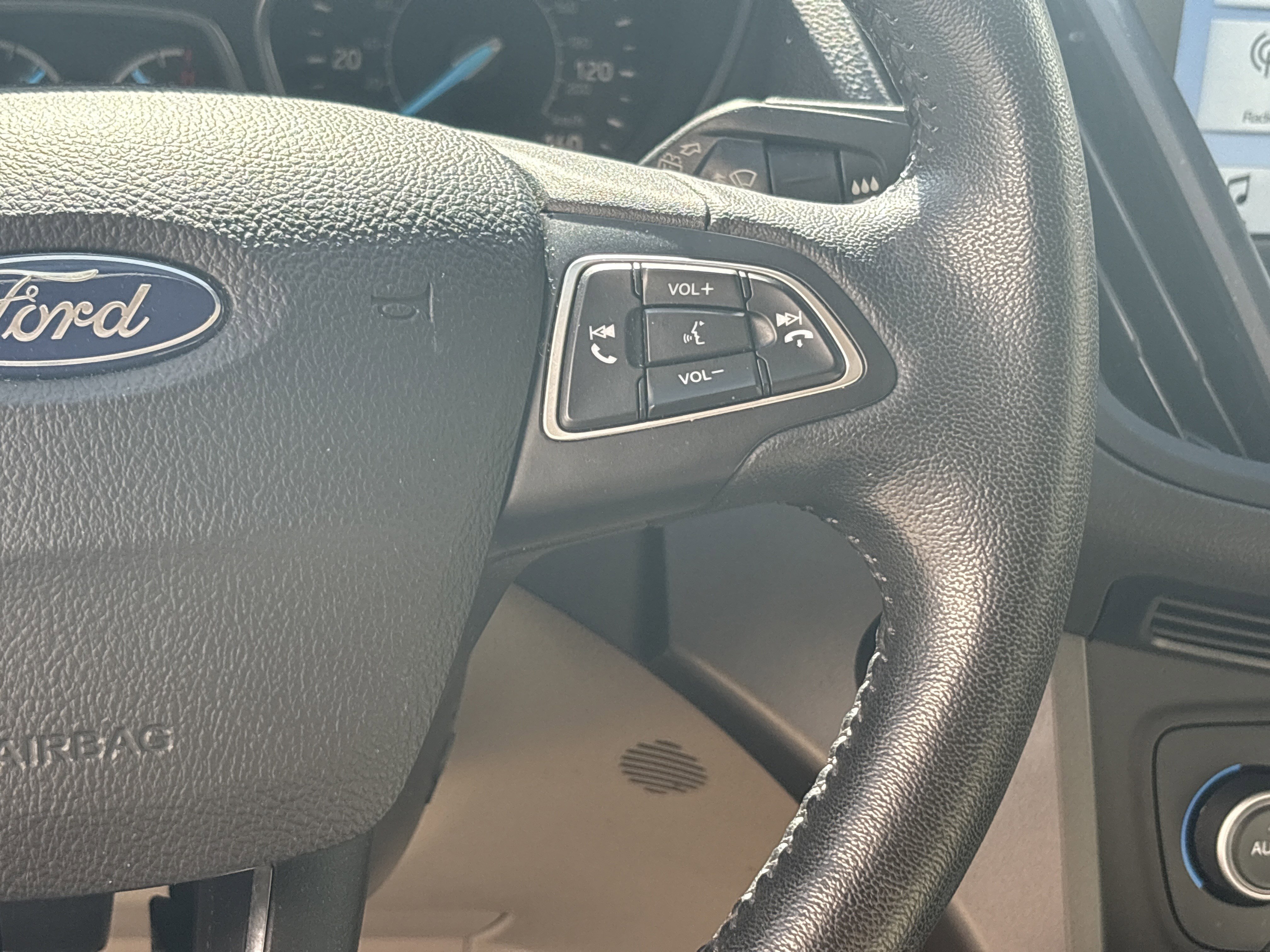 Used 2019 Ford Escape SEL image 19
