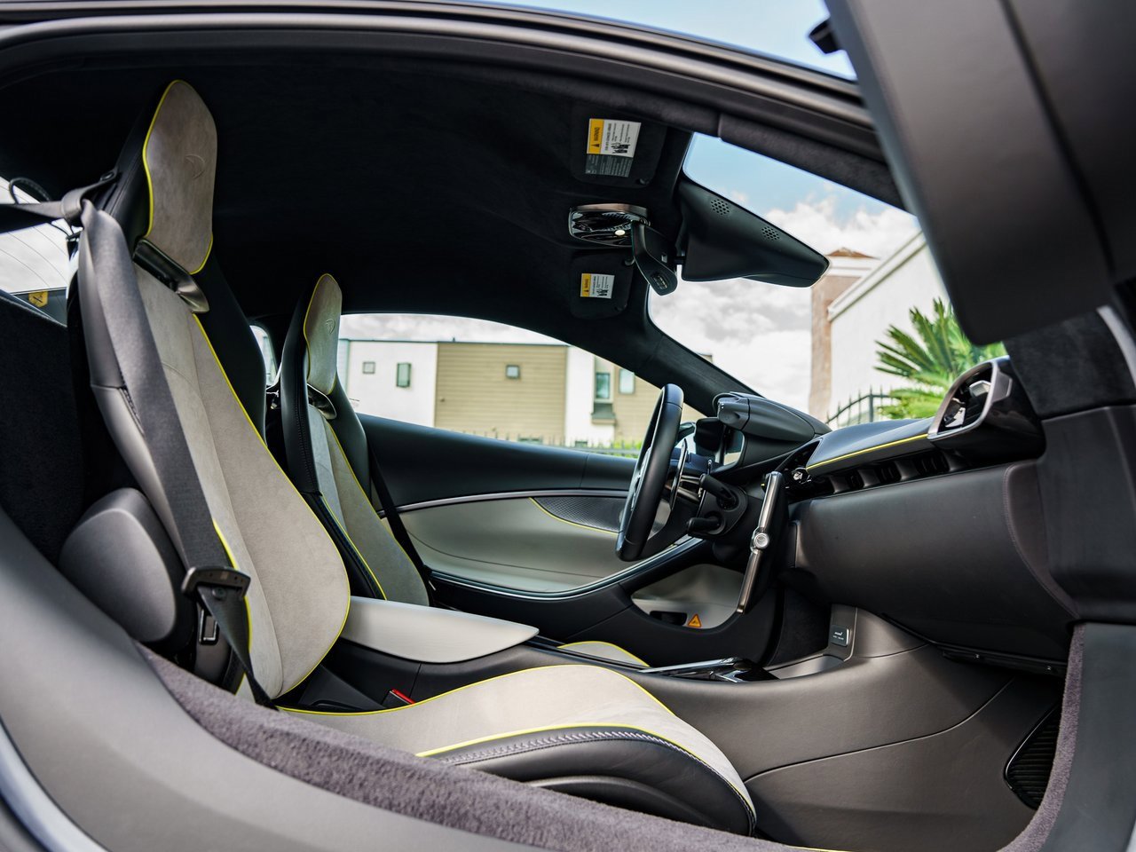 Used 2023 McLaren Artura image 10