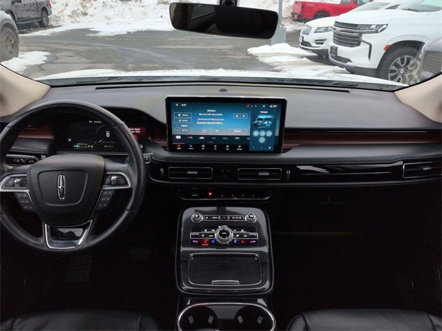 Used 2023 Lincoln Nautilus Reserve image 17