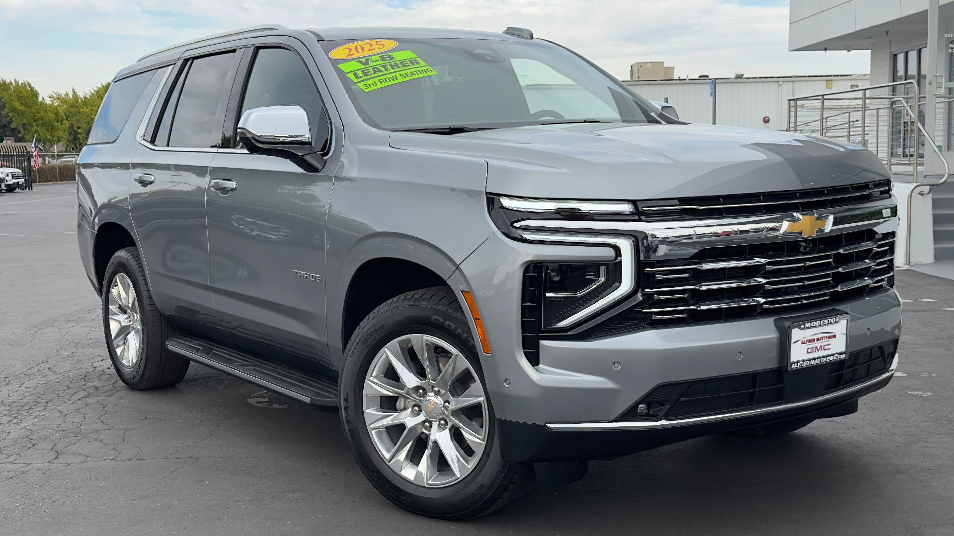 Used 2025 Chevrolet Tahoe Premier RWD image 1