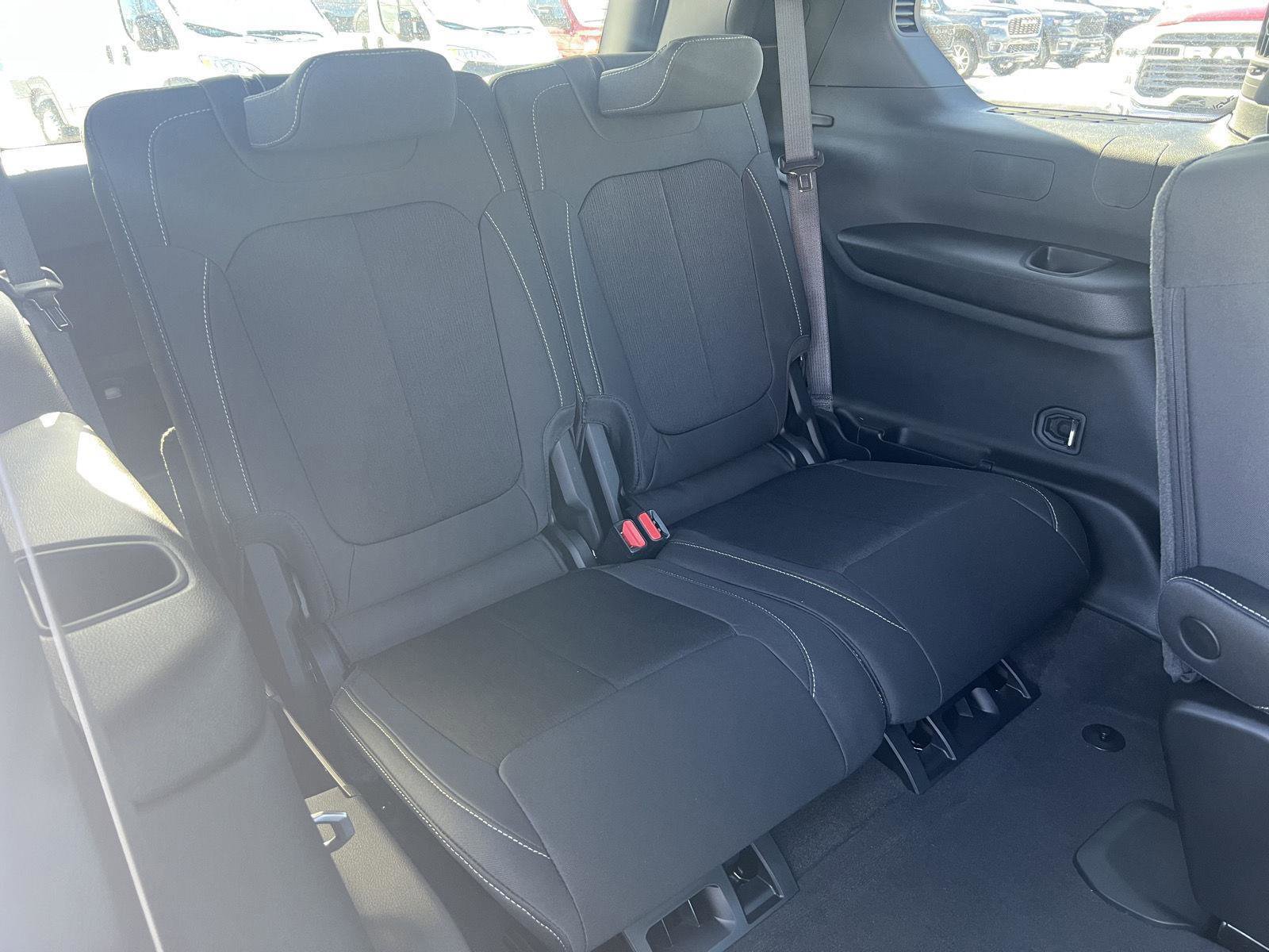 New 2026 Jeep Grand Cherokee L Laredo image 35