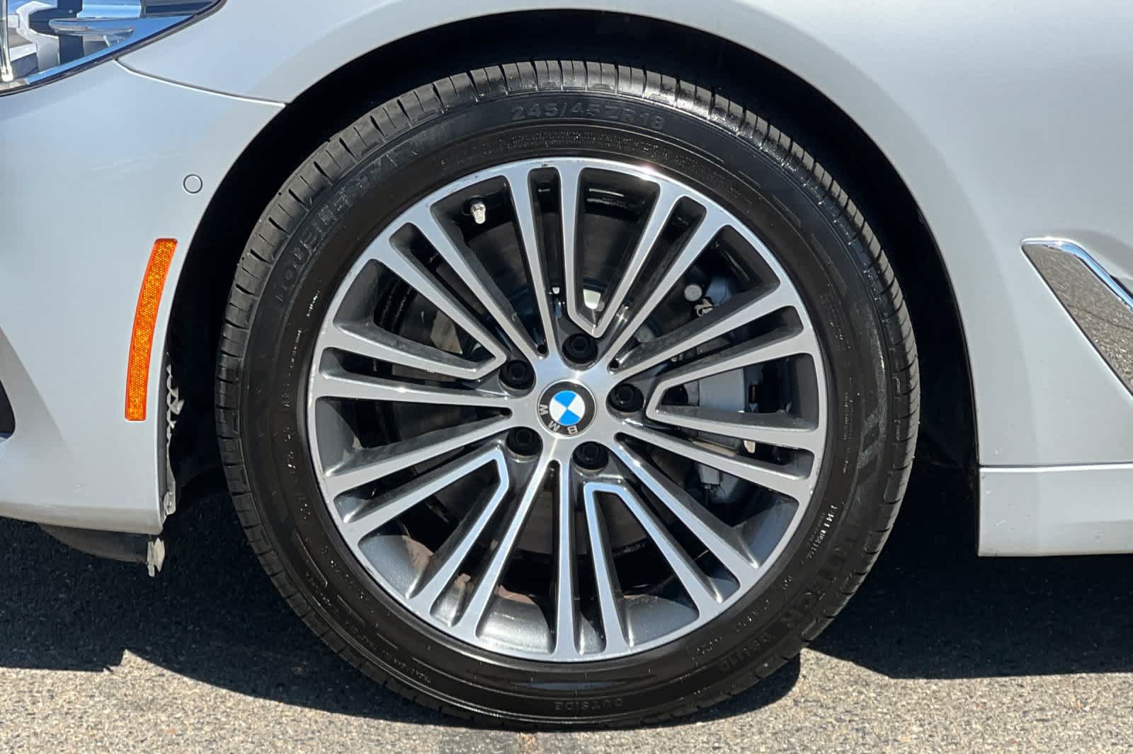 Used 2020 BMW 530i w/ Premium Package RWD image 31