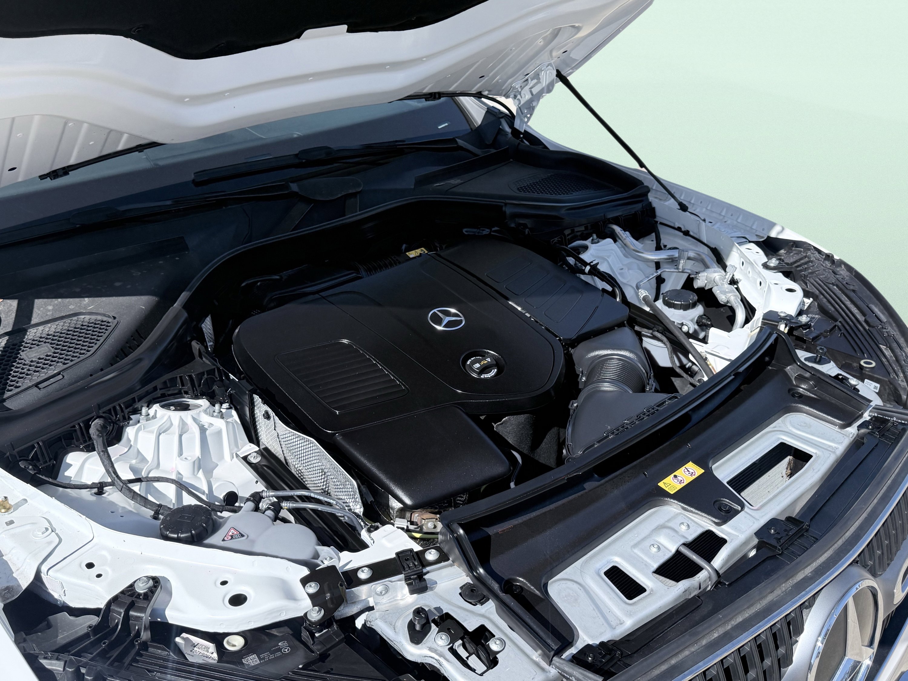 Used 2025 Mercedes-Benz GLC 300 4MATIC image 21