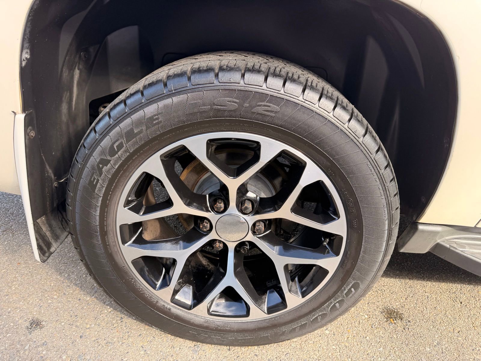 Used 2013 Chevrolet Avalanche LTZ AWD/4WD image 5