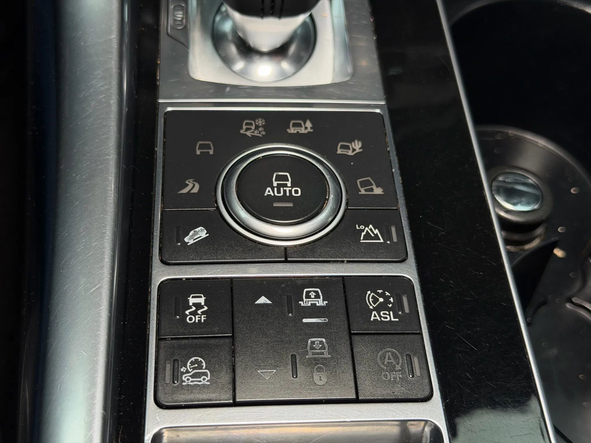 Used 2016 Land Rover Range Rover Sport Supercharged AWD/4WD image 32