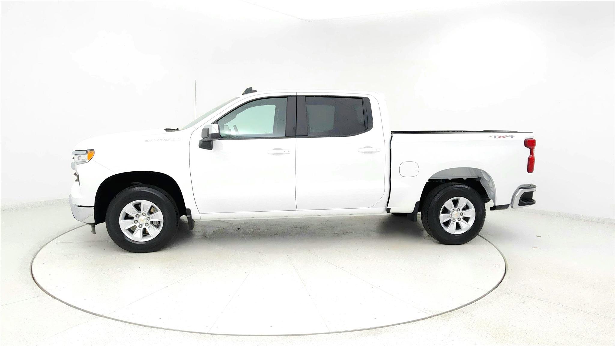Used 2025 Chevrolet Silverado 1500 LT image 2
