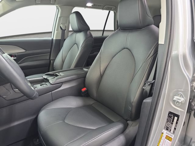 Certified 2025 Toyota Grand Highlander AWD image 12