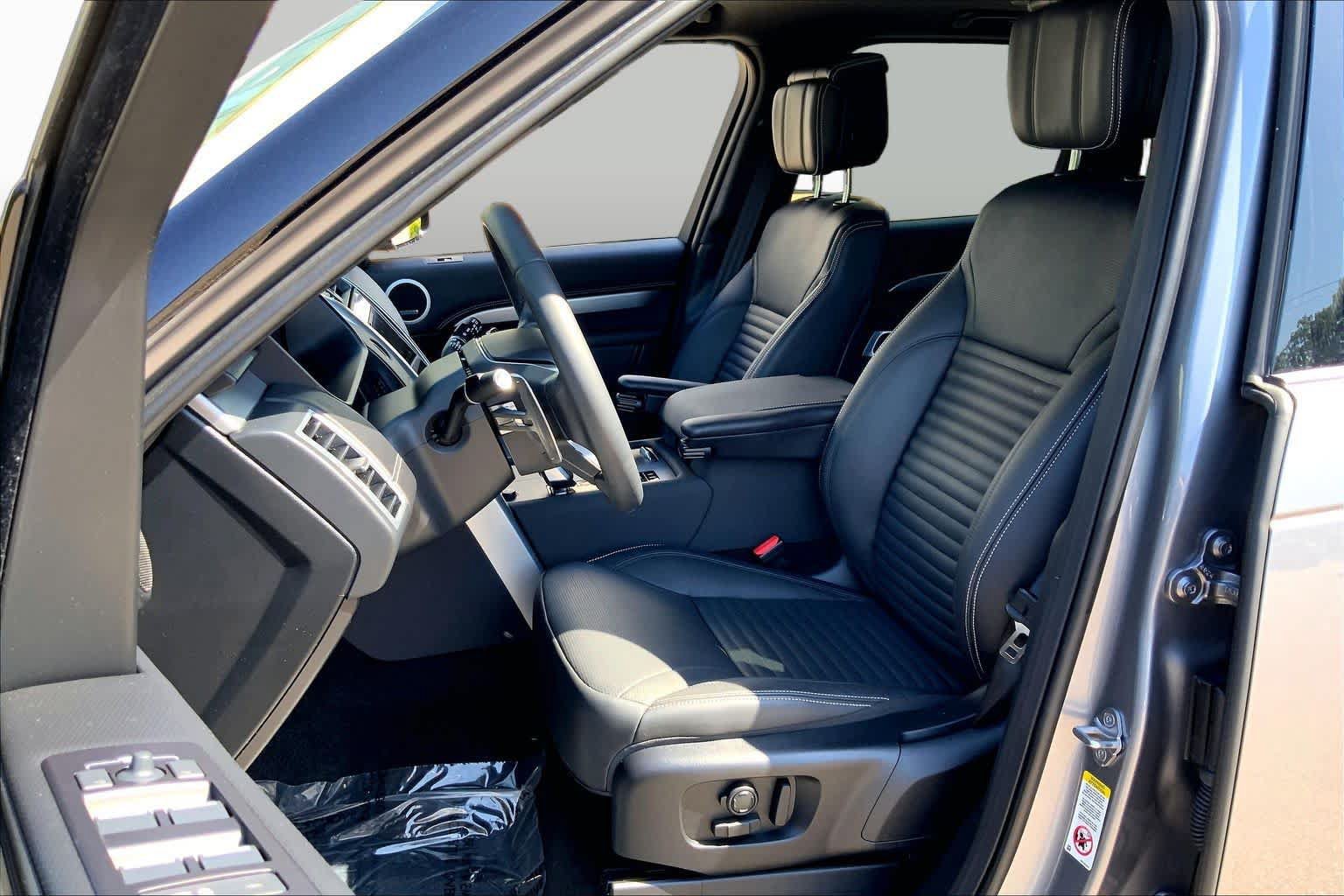 Used 2025 Land Rover Discovery Dynamic SE AWD/4WD image 9