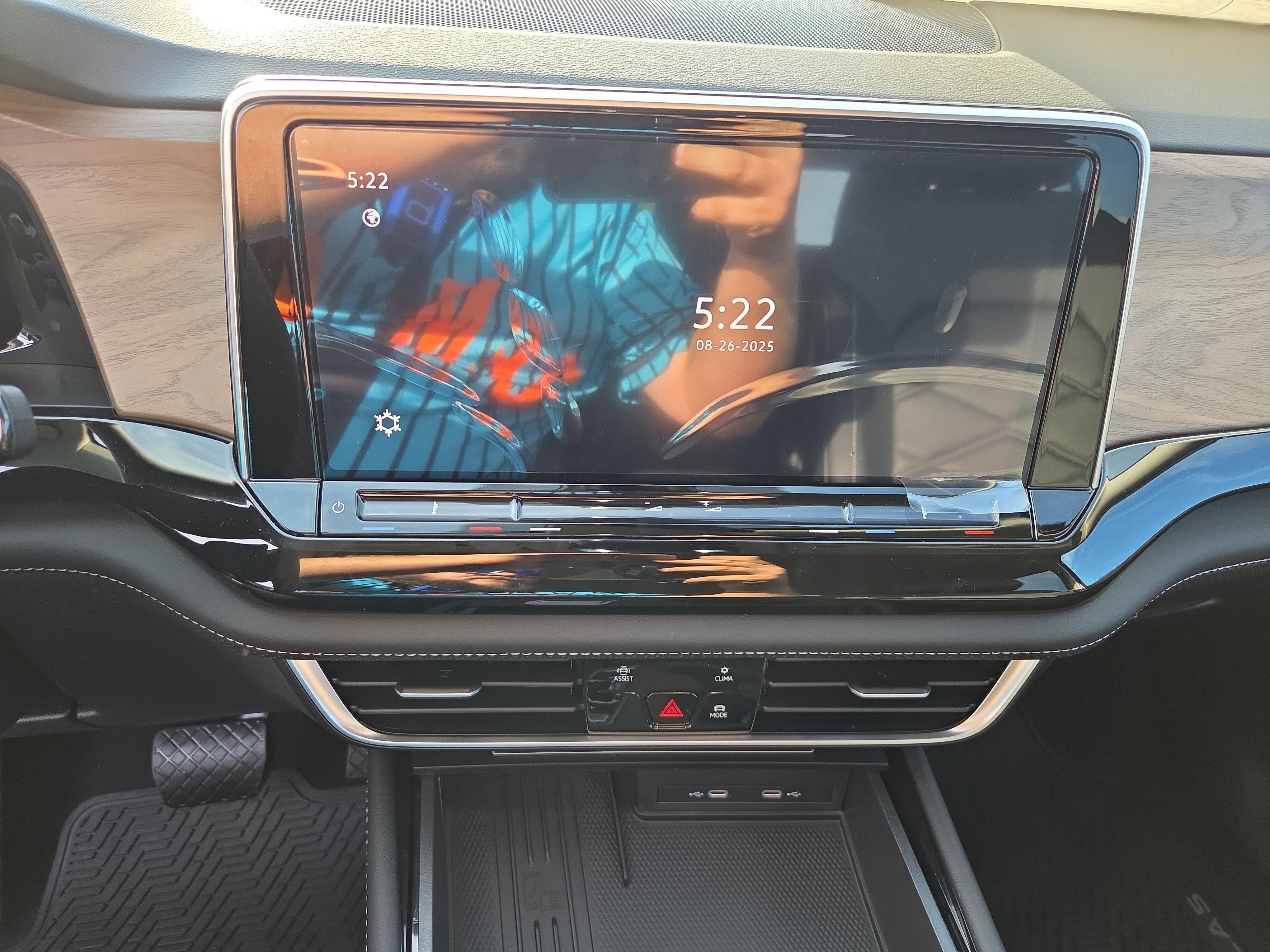 New 2026 Volkswagen Atlas SE image 11