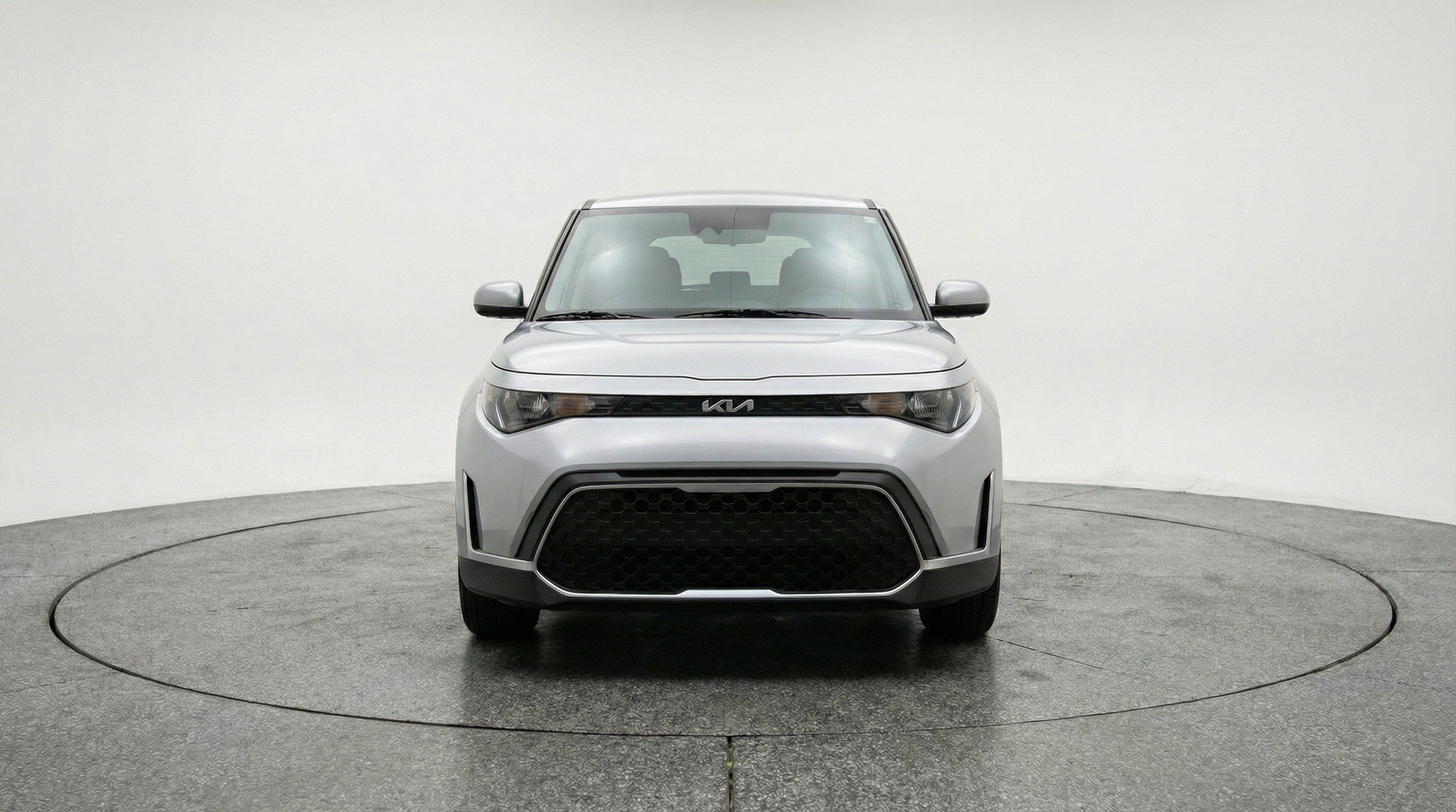 Used 2025 Kia Soul LX w/ LX Technology Package image 2